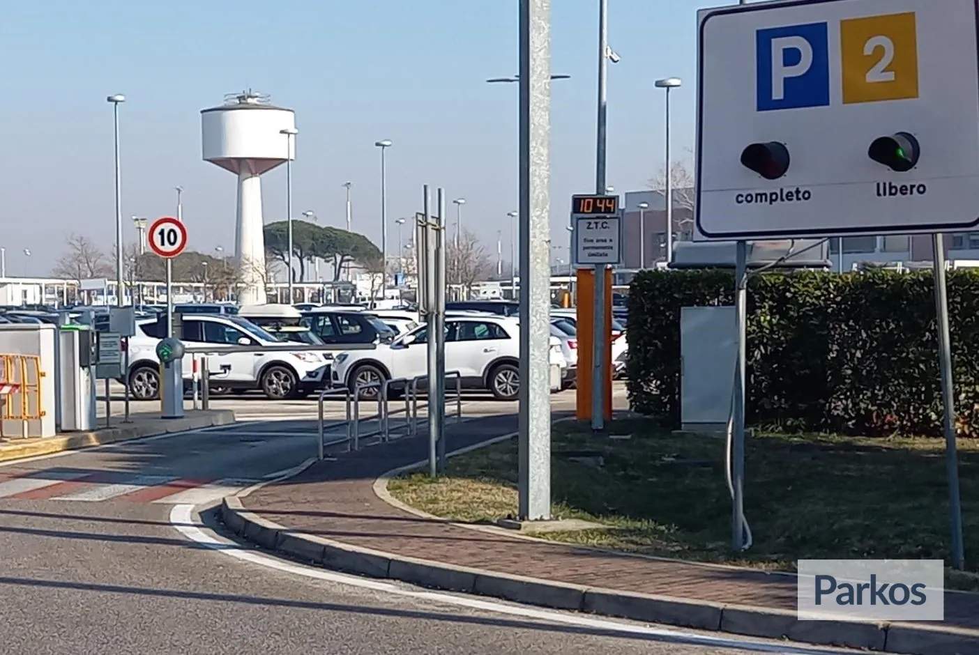 P2 Aeroporto di Venezia - Parken Flughafen Venedig - picture 1